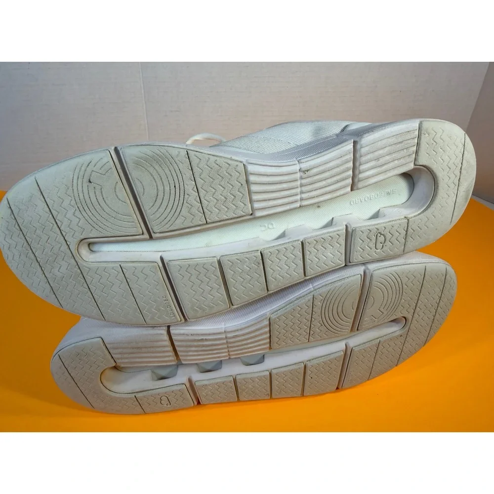 On Cloud THE ROGER Clubhouse White Silver Sneakers Womens Size 6 3WD11480482
